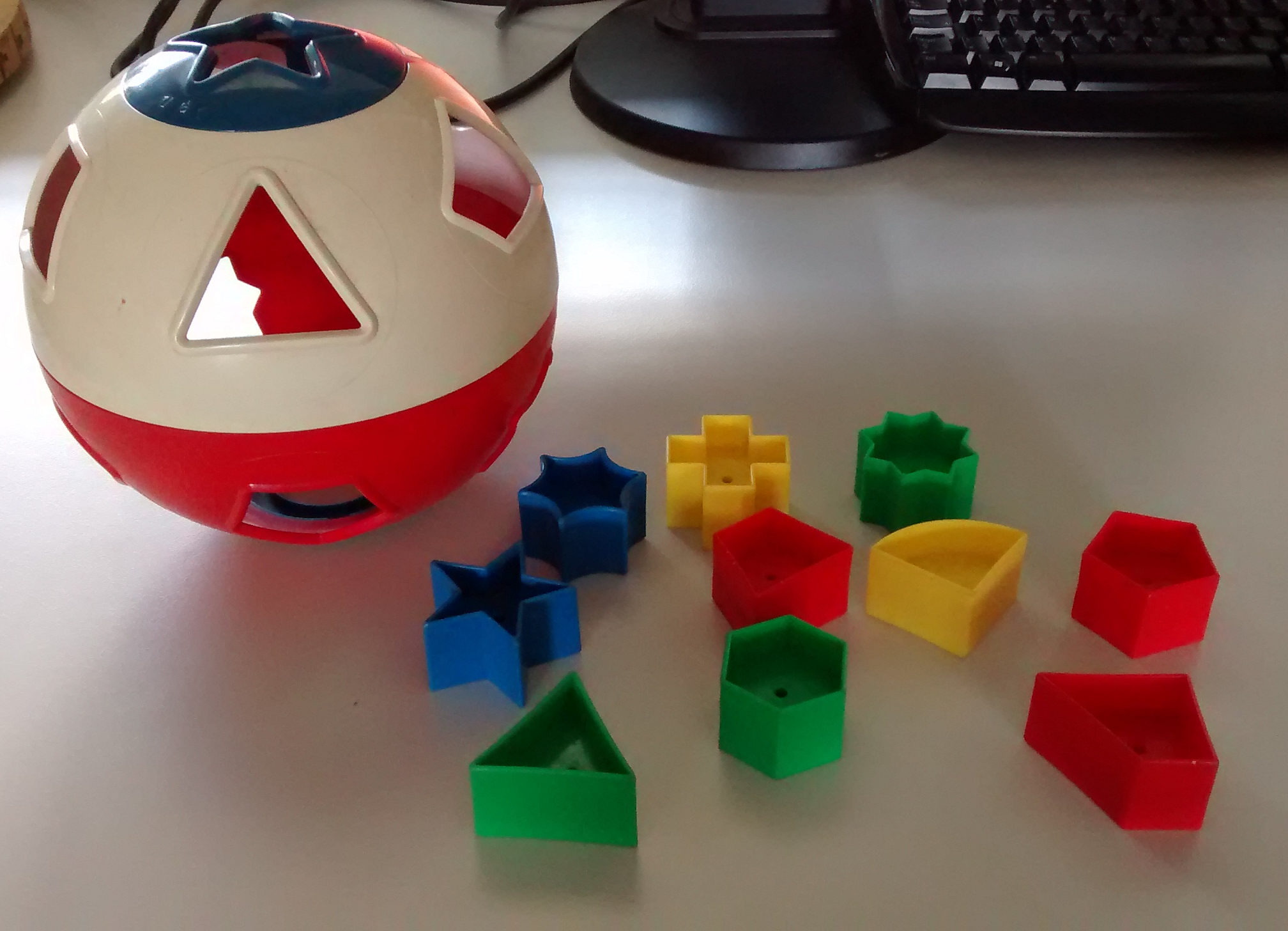 Game Kit: sphere with pieces